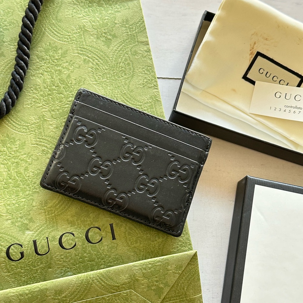 Black Gucci Leather Monogram Cardholder - Picture 9 of 10